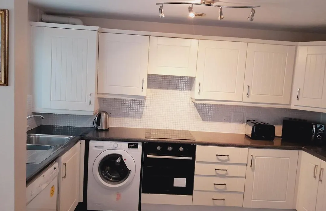 Modern 2 Bed, 2 Bath Apartment Near Etihad Stadium And Coop Live-1