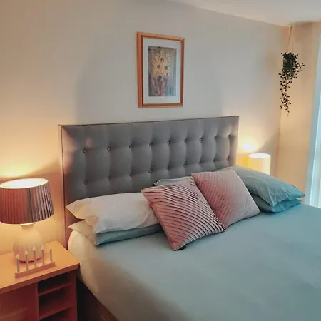 Modern 2 Bed, 2 Bath Apartment Near Etihad Stadium And Coop Live-3